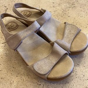 Dansko Sonnet nude sparkle champagne shimmer 37